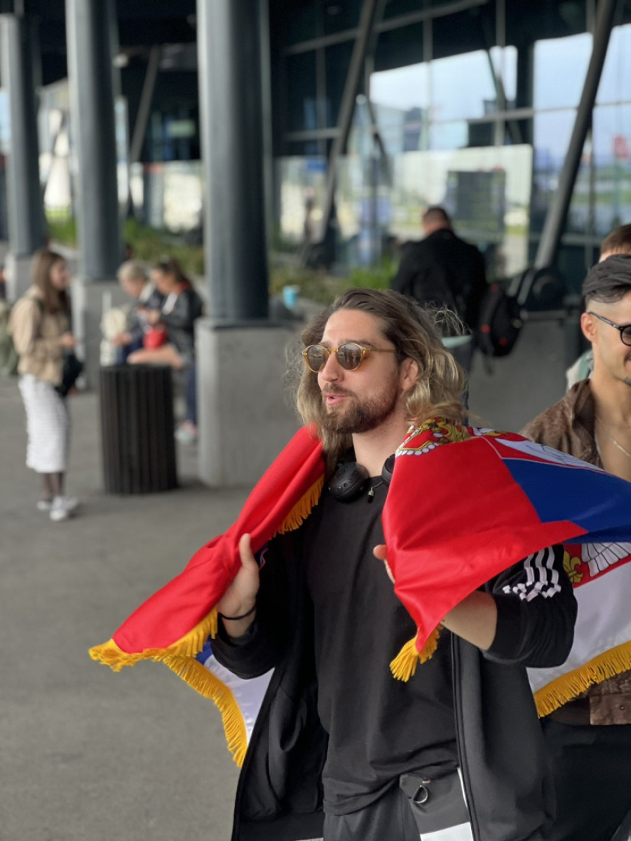 Šok na Evroviziji! Princa zgrabili za noge i vuku ga po podu, isplivao snimak (VIDEO)