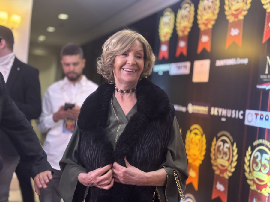 Lepa Lukić zbog povrede primorana da koristi hodalicu: Došlo je do preloma na dva mesta!