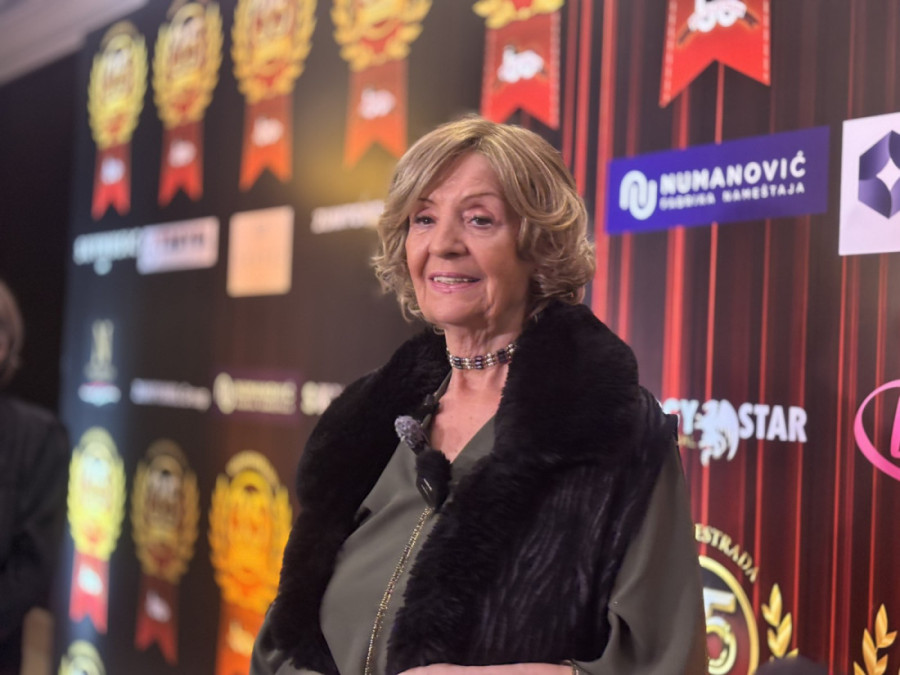 "Majka je htela da me abortira!" Lepa Lukić priznala: Nije zaslužila nijedan dinar!