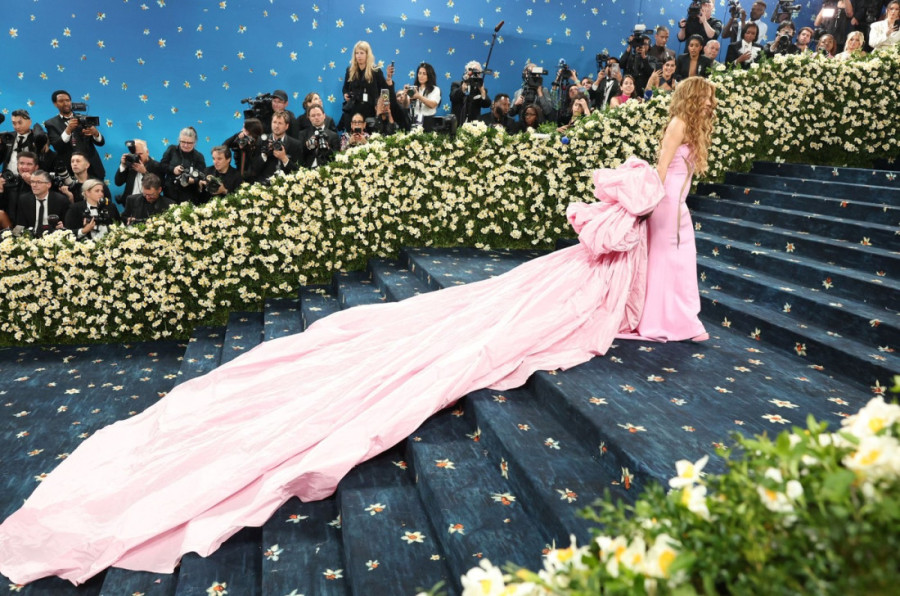 Noć kada se mašta pretvara u najspektakularnije modne komade: Pogledajte neka od najboljih izdanja na Met Gali (FOTO)
