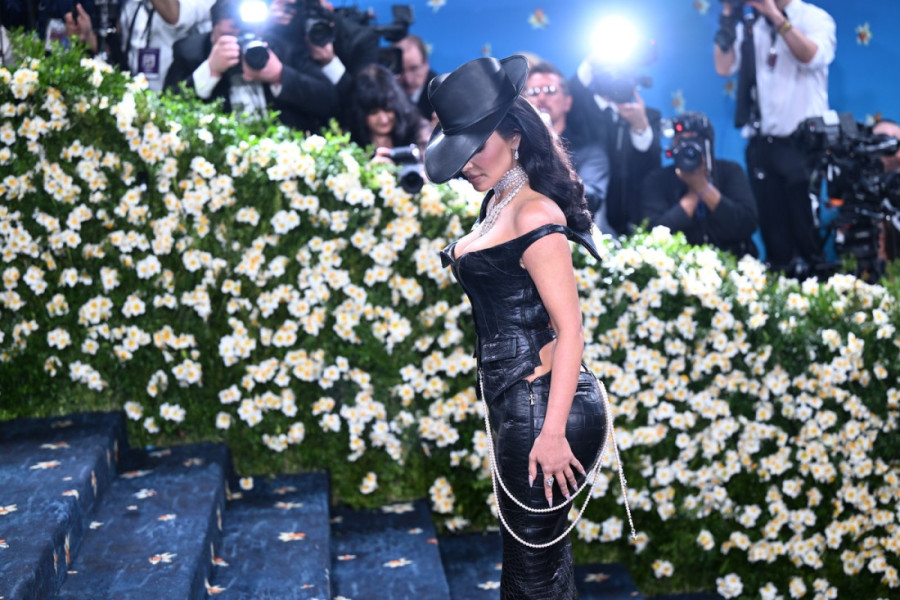 Kim Kardašijan u krokodilskoj koži od glave do pete: Uz dijamante i bisere ponovo uspela da privuče pažnju (FOTO)