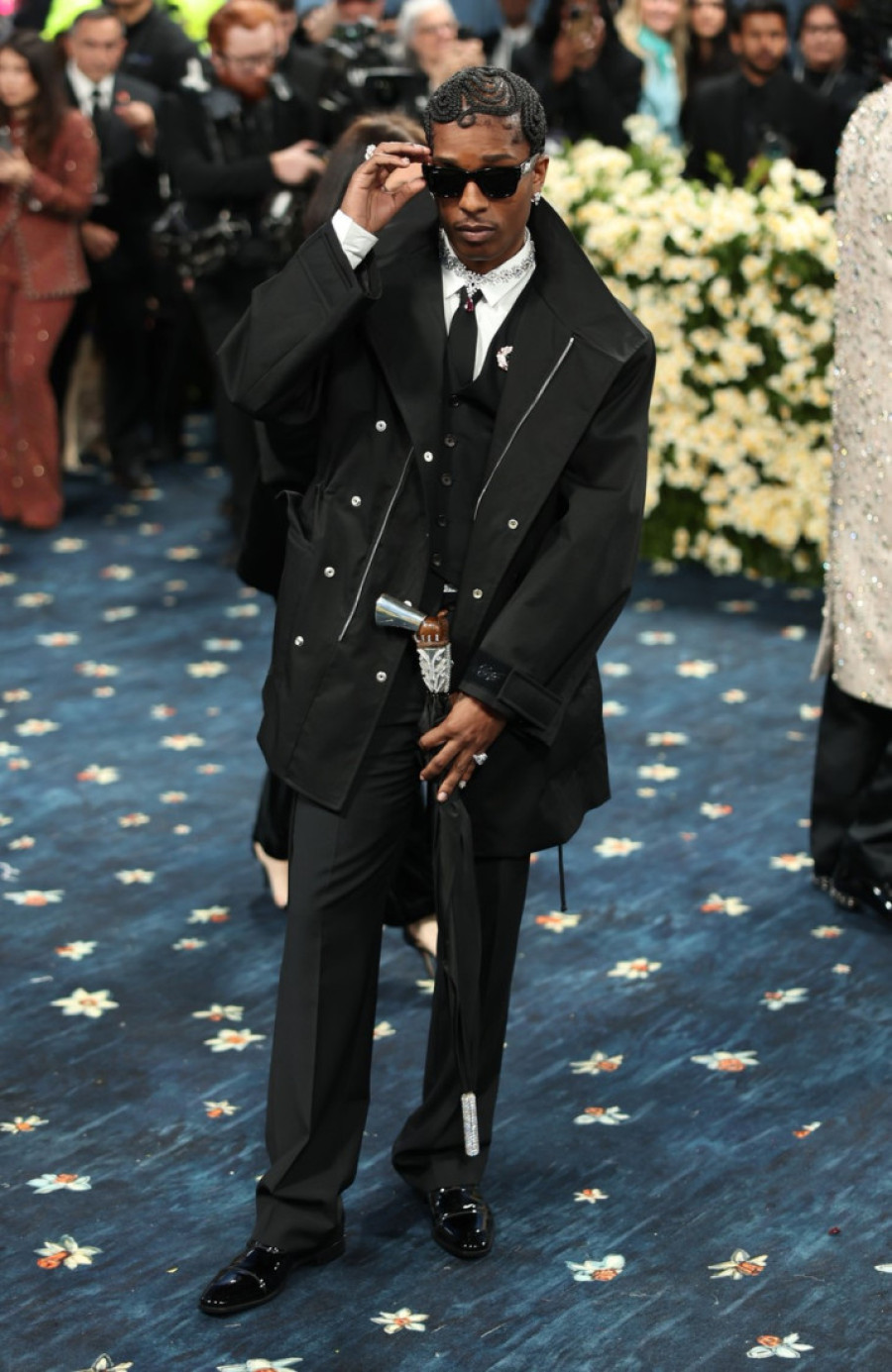 Noć kada se mašta pretvara u najspektakularnije modne komade: Pogledajte neka od najboljih izdanja na Met Gali (FOTO)