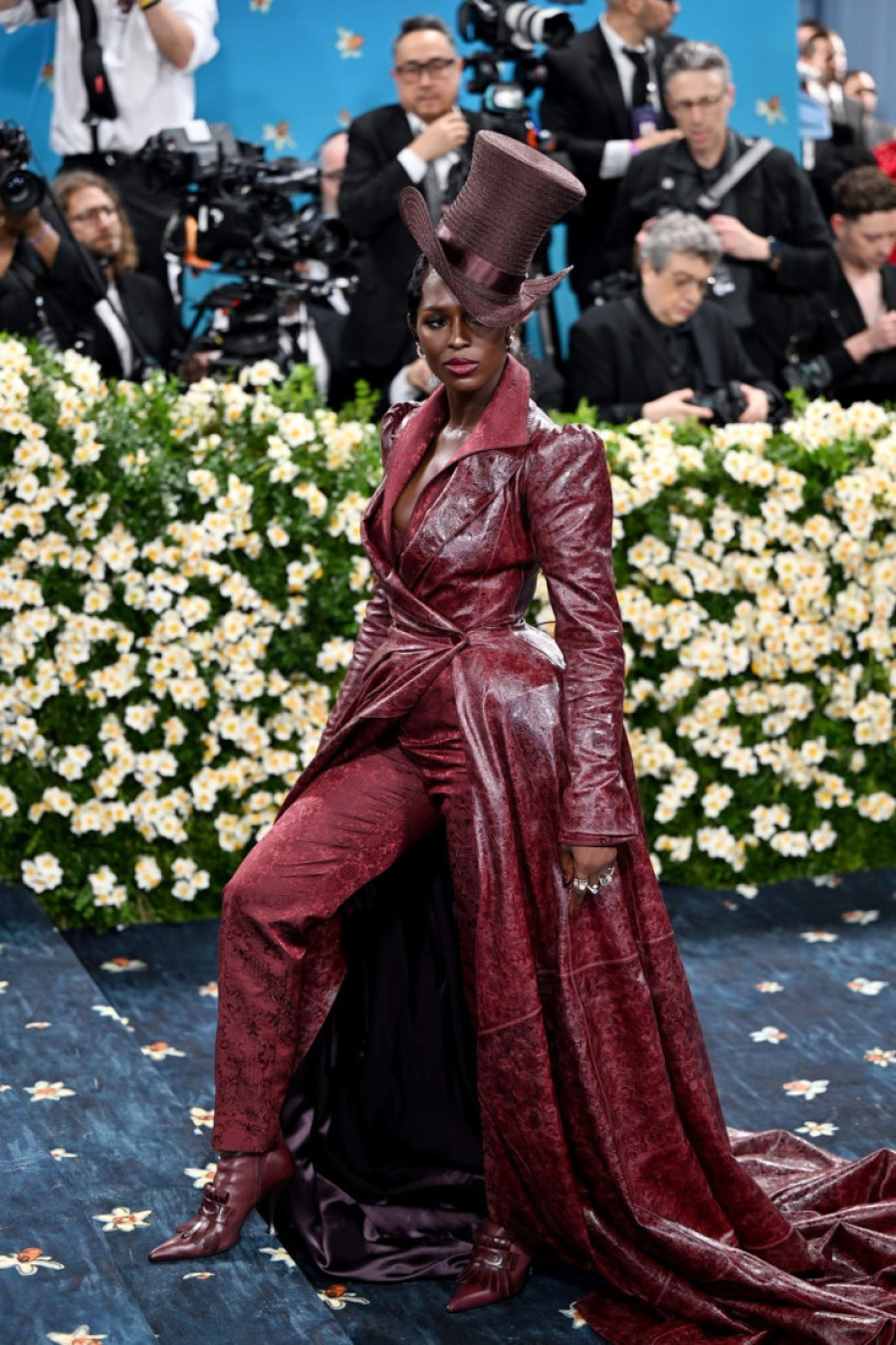 Noć kada se mašta pretvara u najspektakularnije modne komade: Pogledajte neka od najboljih izdanja na Met Gali (FOTO)