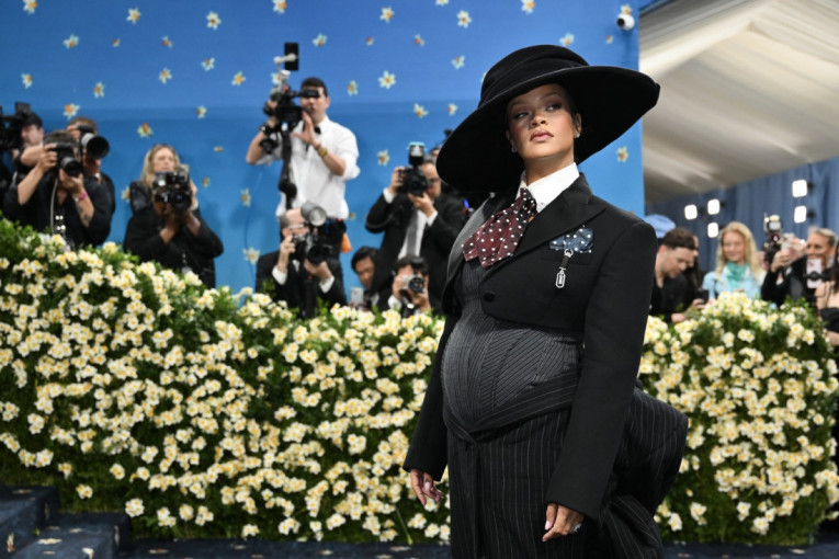 Sada je zvanično: Rijana otkrila pol bebe!