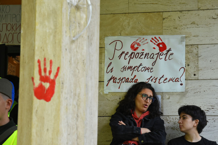 Ispunjeni uslovi: Maturanti Zemunske gimnazije izašli iz fizičke blokade zgrade