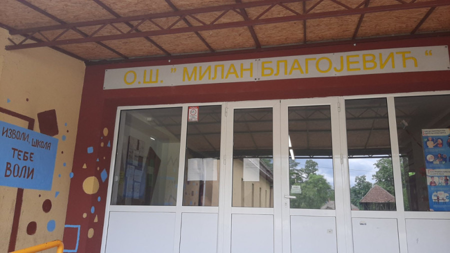 Vatra zahvatila školu:  Strujomer planuo, zgrada bila potpuno prazna u trenutku požara