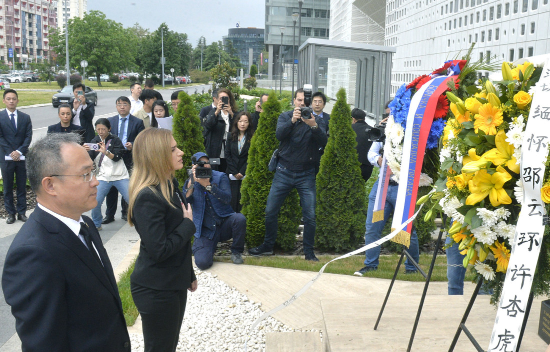 Punih 26 godina od bombe koja je odjeknula svetom: Obeležena godišnjica NATO napada na kinesku ambasadu (FOTO/VIDEO)