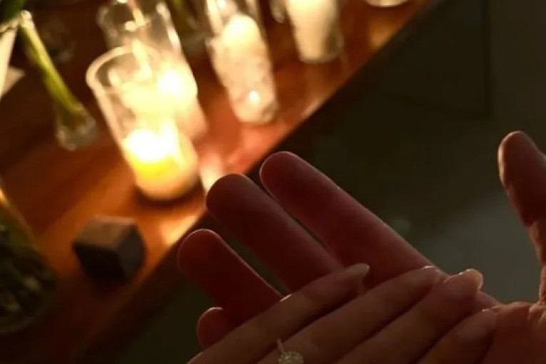 Pala veridba: Musa zaprosio najlepšu devojku Bosne i Hercegovine! (FOTO)