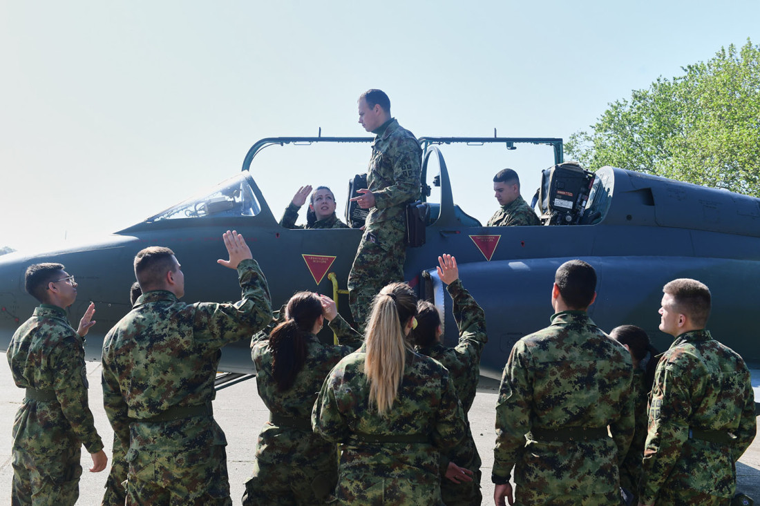 Budući heroji uče da brane Srbiju sa neba: Pogledajte kako izgleda obuka! (FOTO)