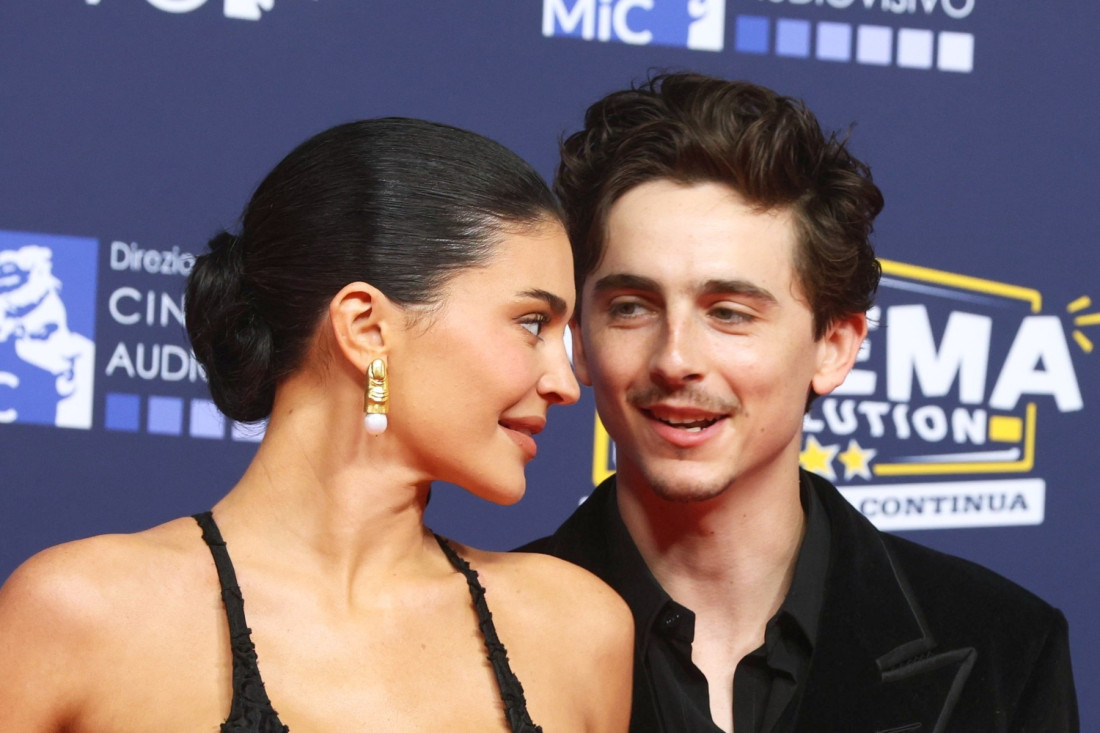 Kajli Džener i Timoti Šalame konačno zajedno u javnosti: Glamur i diskretni osmesi na crvenom tepihu (FOTO)