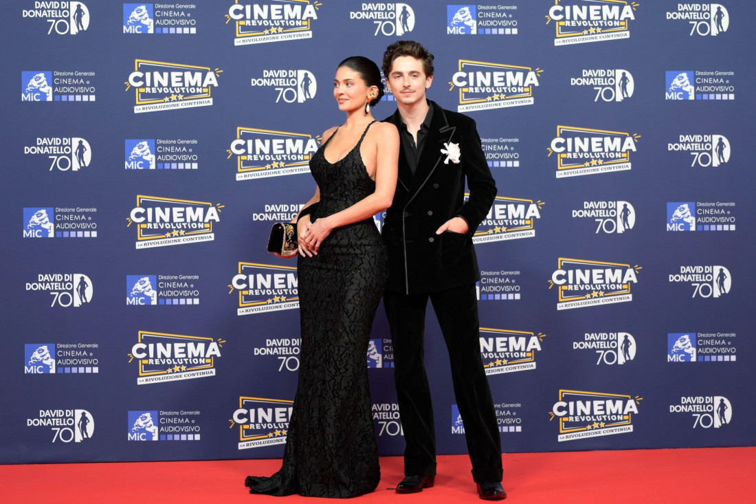 Kajli Džener i Timoti Šalame konačno zajedno u javnosti: Glamur i diskretni osmesi na crvenom tepihu (FOTO)