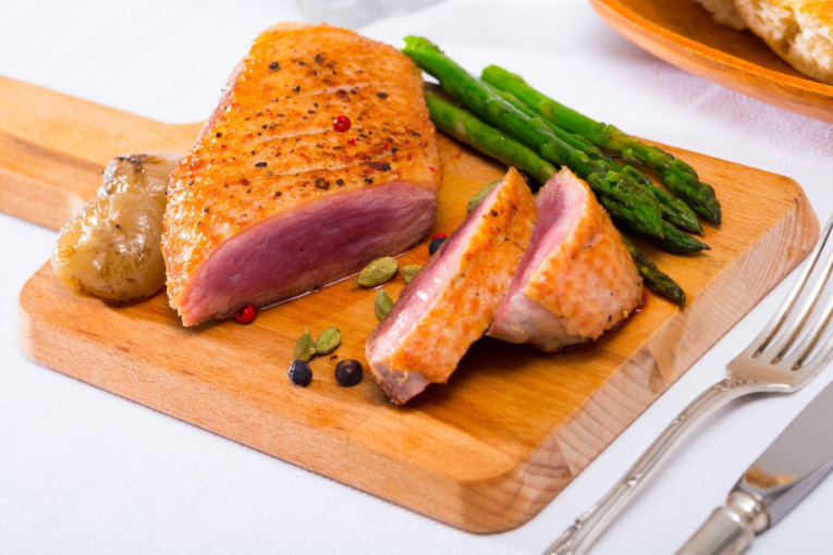 Prilog sa jako malo kalorija koji osvaja: Kako pravilno spremiti špargle tako da budu sočne, hrskave i punog ukusa?