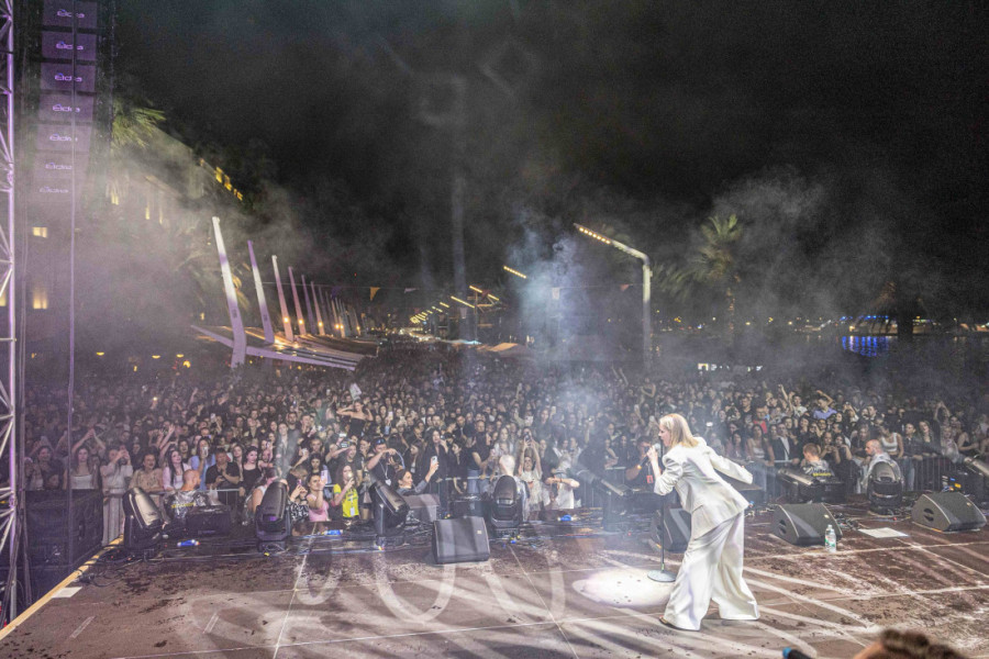 Jelena Rozga sva u belom raspametila: Ovim želela da nagovesti nešto više?