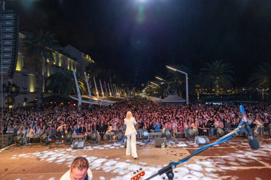 Jelena Rozga sva u belom raspametila: Ovim želela da nagovesti nešto više?