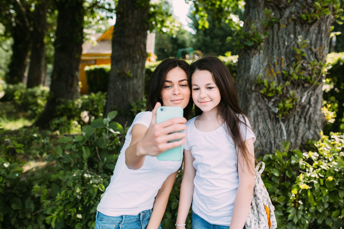 Majka, a ne prijateljica: Zašto roditeljski autoritet ne sme da se zameni trendom