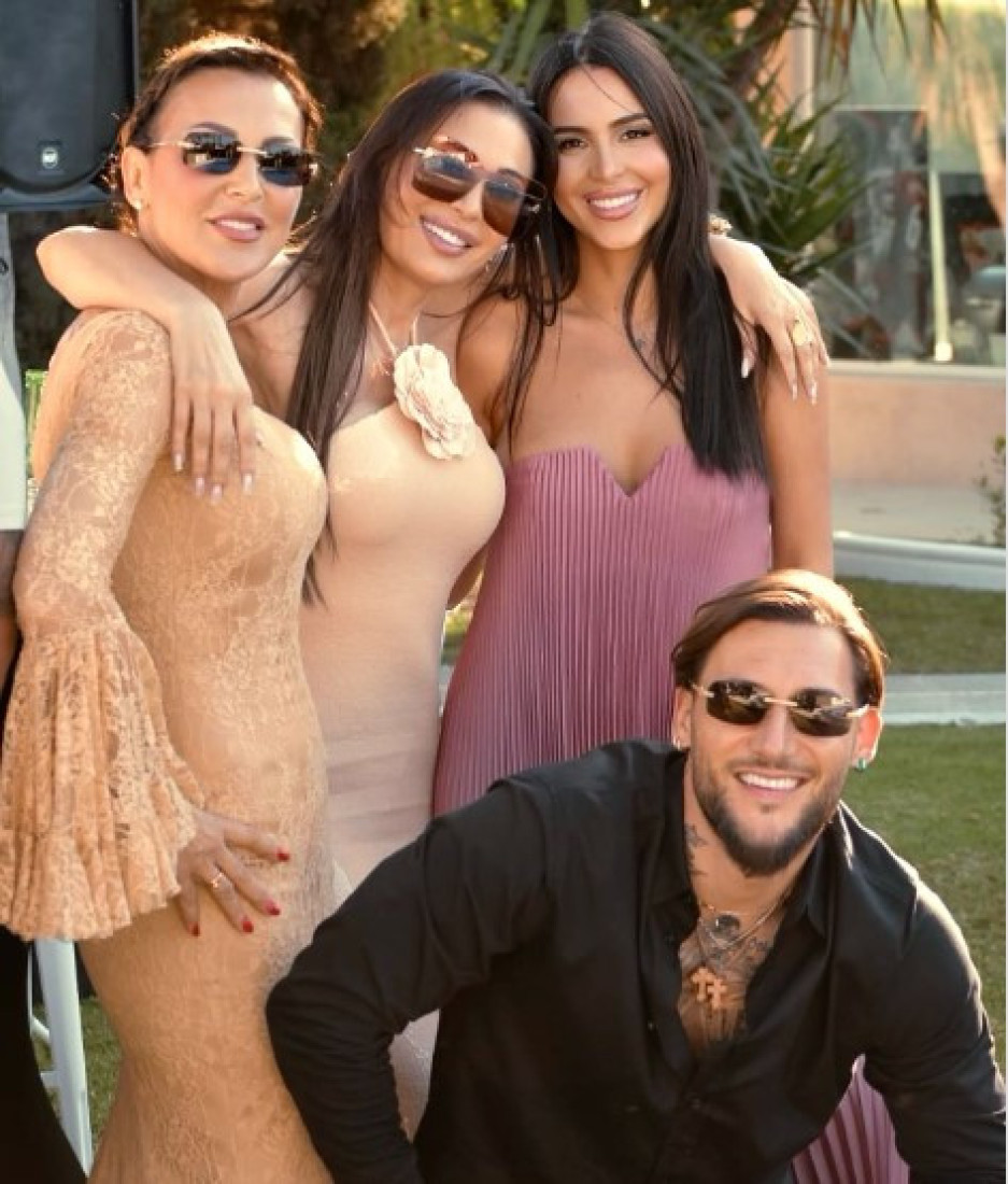 Ceca čvrsto grli priju! Pevačica podelila atmosferu sa slavlja u Španiji (FOTO)