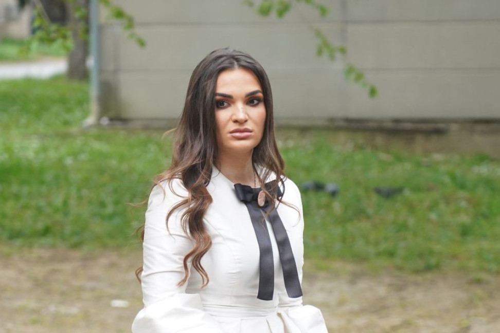 Prepoznajete li pevačicu sa fotografije? Pratili su je brojni skandali, a o njenoj vezi u rijalitiju se dugo pričalo!