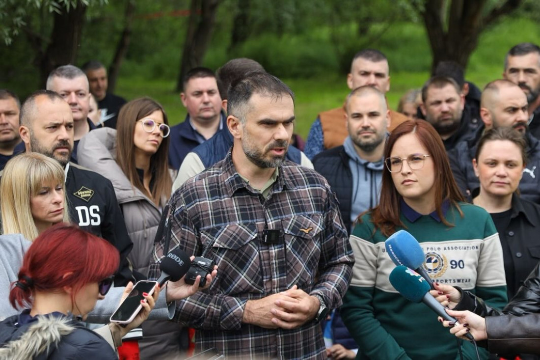 Ministarka Pavkov i gradonačelnik Mićin u zajedničkoj akciji čišćenja Dunava sa meštanima Futoga (FOTO)