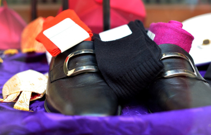 Papa postao modna ikona: Navukao jedan komad garderobe i sad ga žele svi (FOTO)