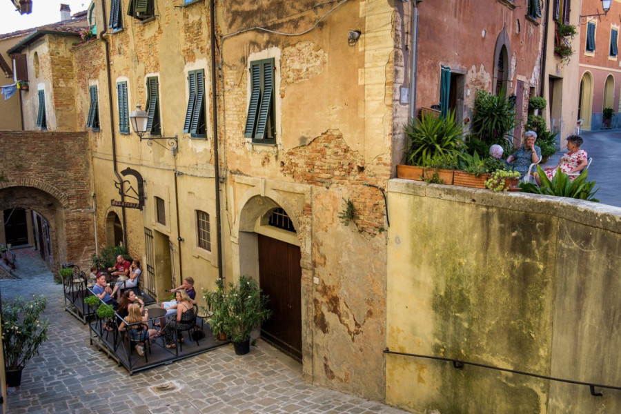 Dobro došli u Lari, tiho srce Toskane koje zavodi jednostavnošću i slavi beli luk kao svetinju (FOTO/VIDEO)