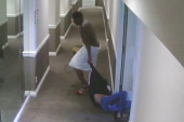 Devojku krvnički udara i vuče po podu: Isplivao uznemirujući snimak Didijevog batinanja! (VIDEO)