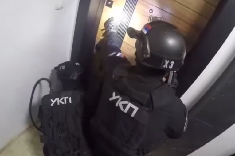 Automobilom na Tajnu službu: Nezapamćen incident u Vašingtonu (VIDEO)