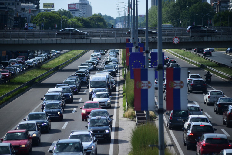 AMSS: Zbog predstojećih praznika narednih dana očekuju se veće gužve na granicama