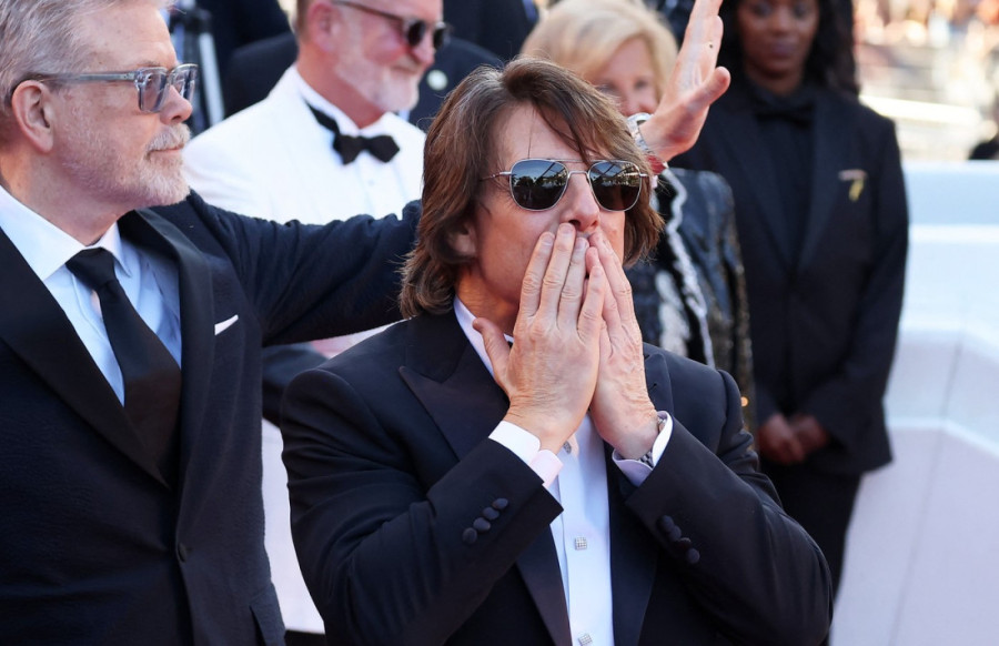 Poljupci, selfiji, luda zabava na crvenom tepihu i osmominutne ovacije: Tom Kruz pokorio Kan (FOTO/VIDEO)