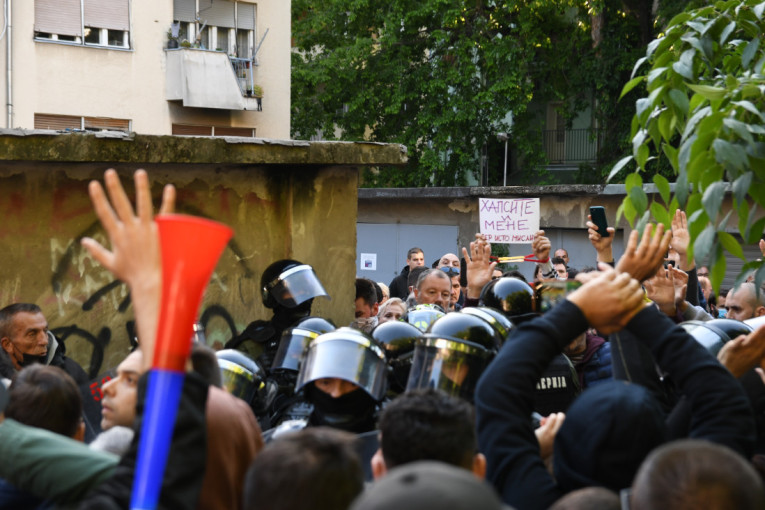 Mladenović: Demokratija se brani tako što se 250.000 ljudi iz Banata drže kao taoci!