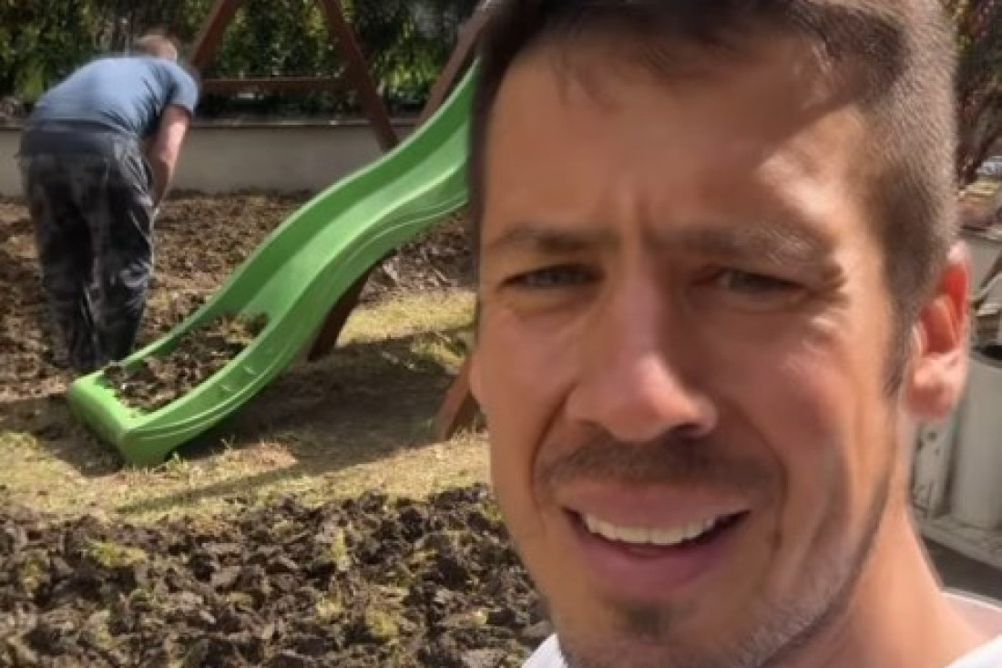 Dok Rokvić kopa, Bojana eksira rakiju! Pevač se latio lopate, evo kako izgleda njegova bašta! (FOTO)