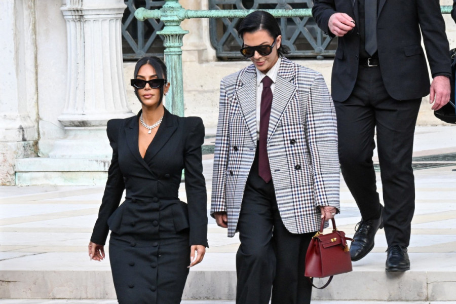 Mama medvedica: Kris Džener je moćnija nego ikad u odelu koje šalje poruku "Ne diraj mi ćerku!" (FOTO)