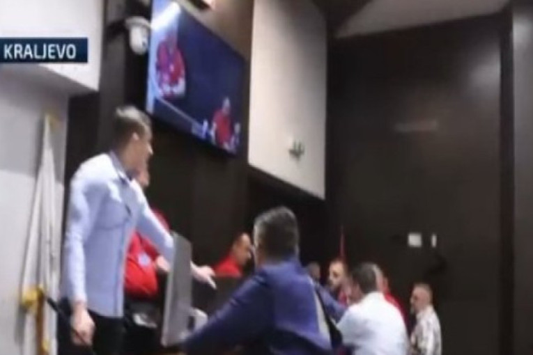 Nastavlja se teror: Nasilje blokadera u Kraljevu (VIDEO)