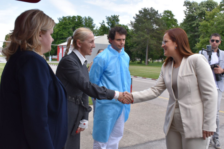Pavkov u Vrbasu obišla kompaniju koja koristi otpad iz proizvodnje u skladu sa principima cirkularne ekonomije