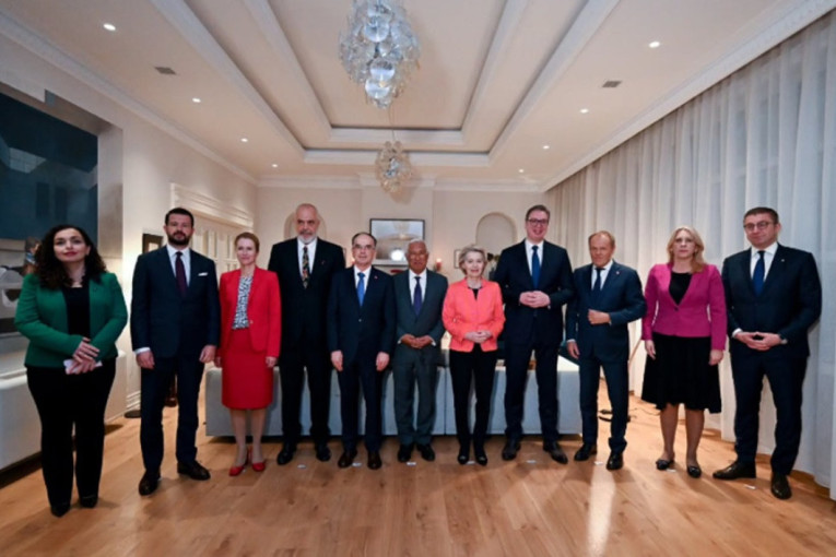 Moćna poruka Vučića pred samit u Tirani: Sa ponosom ću i ovoga puta predstavljati pozicije i interese Srbije (FOTO)