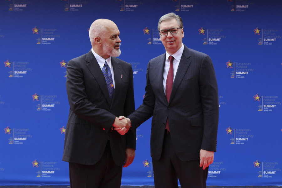 Vučić u Tirani: Verujem da postoji šansa da ponovo probudimo nadu u evropsku budućnost (VIDEO)