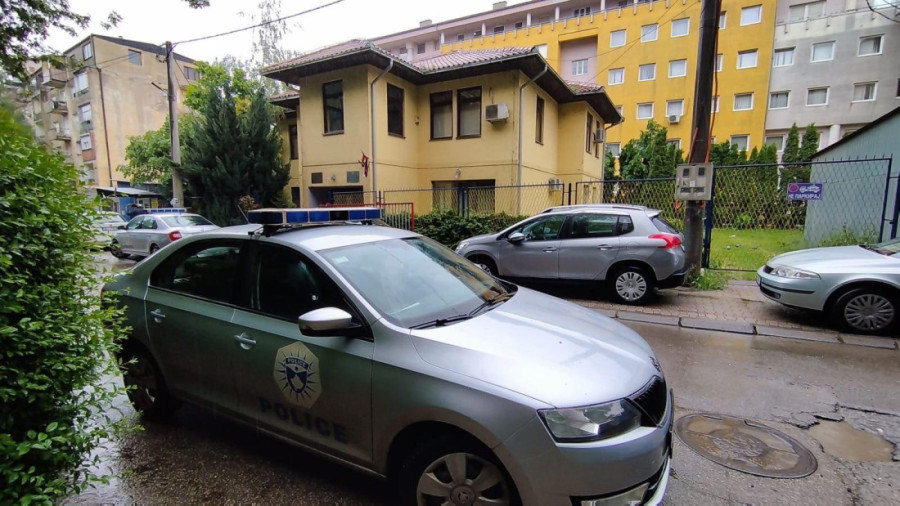 Novi upad Kurtijevih terorista: Na meti ovog puta NSZ u Kosovskoj Mitrovici