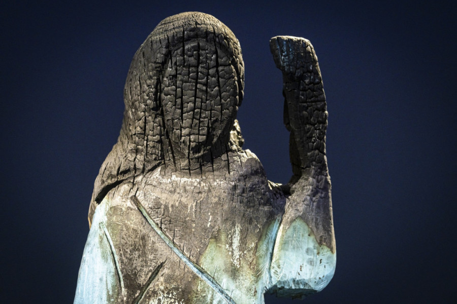 U Sloveniji ukraden kip Melanije Tramp! Prošli spomenik zapaljen, šta se ovo dešava? (FOTO)