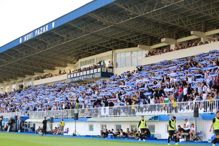 Zvezda gostuje, Pazarci poručuju "ljubav prema klubu nema cenu": Slike ispred blagajne govore više od 1.000 reči (FOTO)