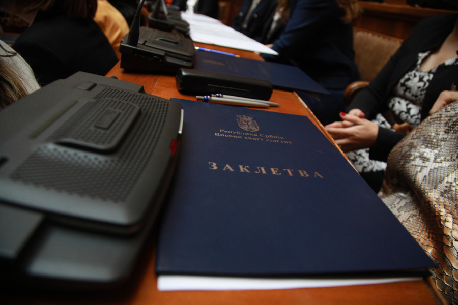 Novoizabrane sudije položile zakletvu u Skupštini pred Brnabićevom i Vasovićevom