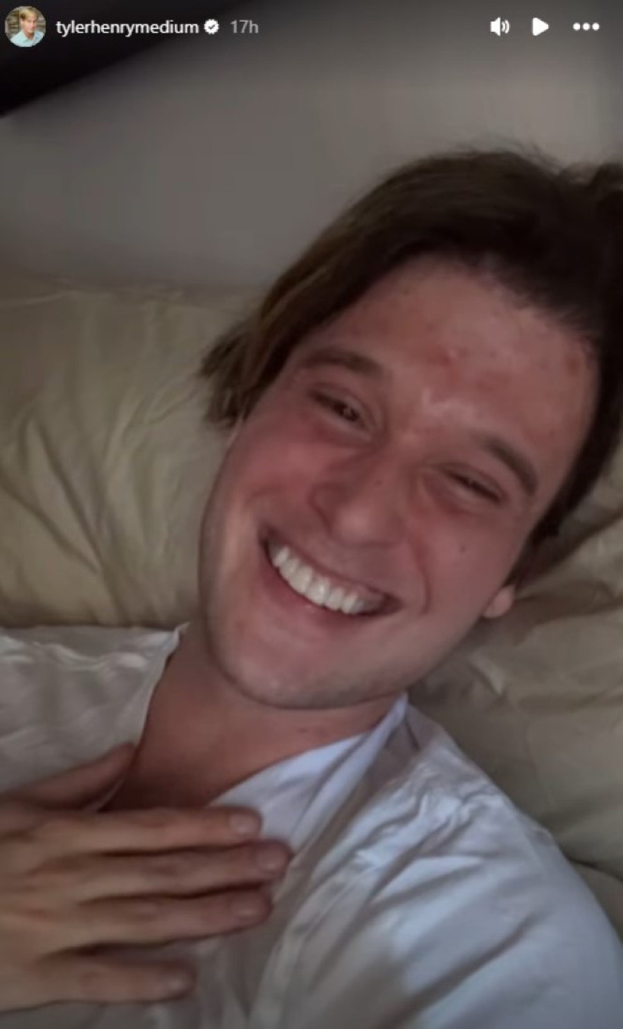 "Holivudski medijum" operisao tumor na mozgu: Oglasio se iz bolničke postelje (FOTO)