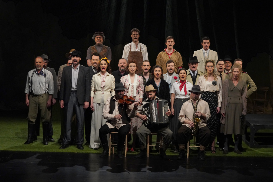 Višeminutne ovacije za drugi deo predstave "Više od igre": Pogledajte ko je od glumaca došao da podrži kolege (FOTO/VIDEO)