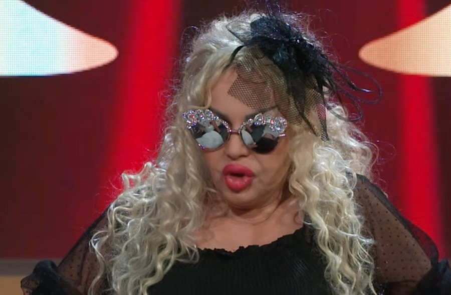 "Tražila sam da otvore sanduk!" Pevačica sahranila sina, pa se ovako oprostila od njega