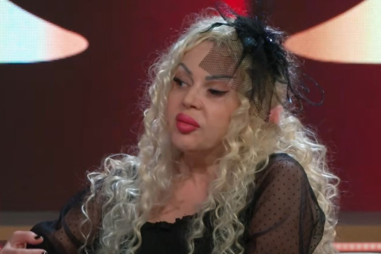 "Tražila sam da otvore sanduk!" Pevačica sahranila sina, pa se ovako oprostila od njega