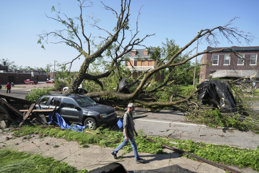 U snažnoj oluji i tornadu u Misuriju i Kentakiju poginulo najmanje 16 osoba (FOTO/VIDEO)