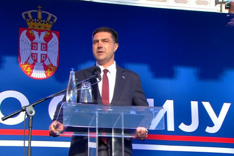 Ne damo Niš, živela naša prelepa Republika Srbija: Pavlović poslao moćnu poruku blokaderima na saboru u Nišu