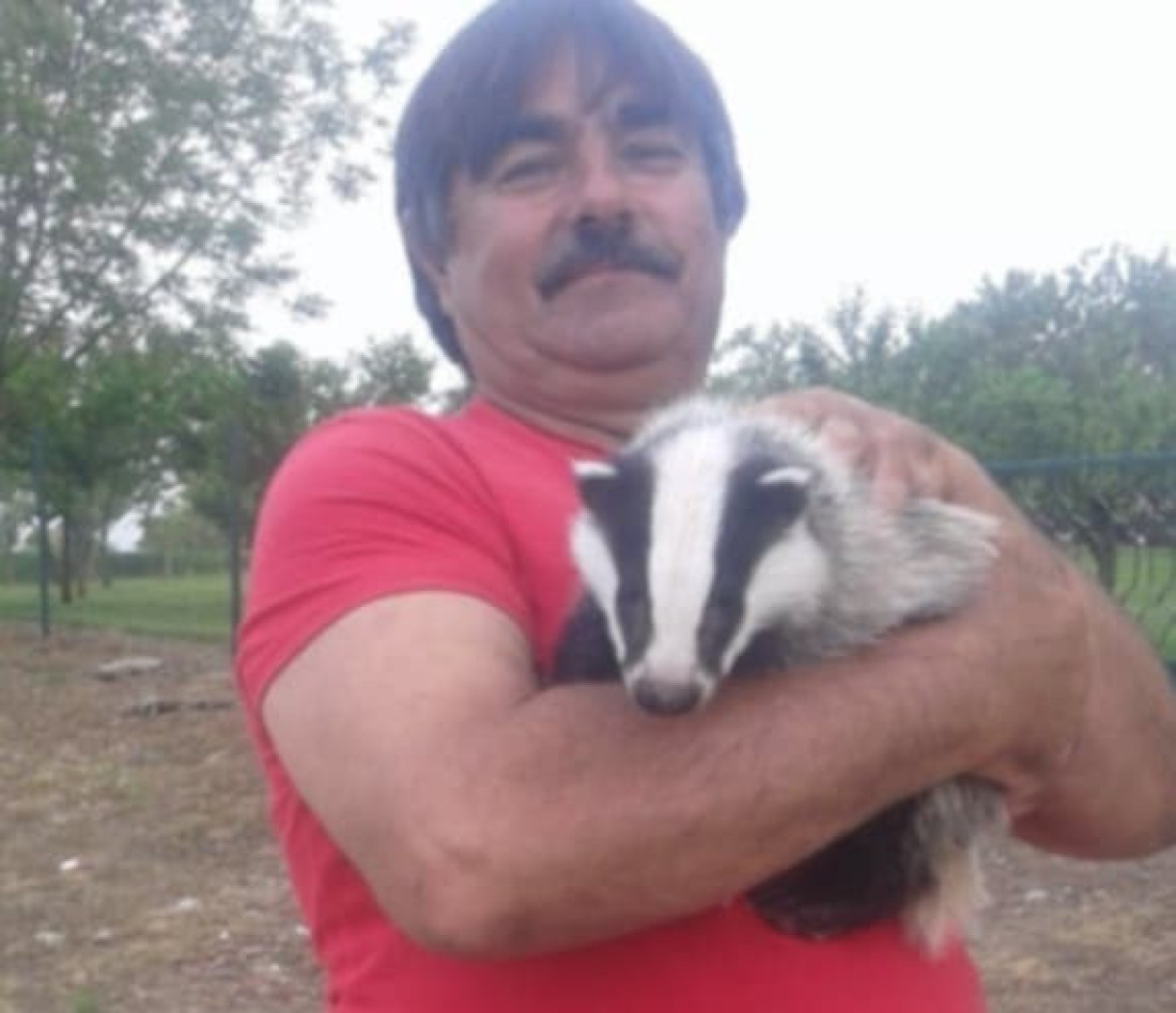 Za neverovati: Penzioner iz Rakinca jede iz istog tanjira sa jazavcem