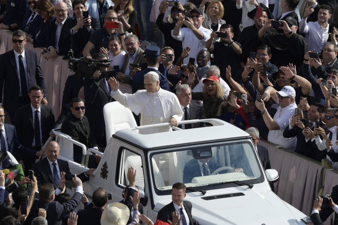 Novi "papamobil" pokorio Evropu: Luksuz dostojan Lava XIV (FOTO)
