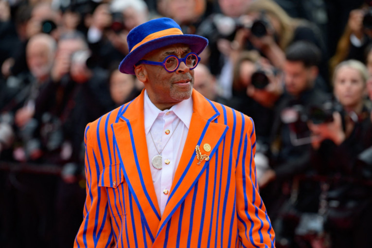 Nisu mogli da ostanu neprimećeni: Spajk Li i njegova supruga osvežili su crveni tepih u Kanu svojim ekscentričnim autfitima (FOTO)