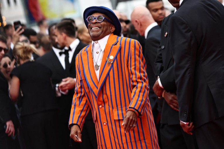 Nisu mogli da ostanu neprimećeni: Spajk Li i njegova supruga osvežili su crveni tepih u Kanu svojim ekscentričnim autfitima (FOTO)