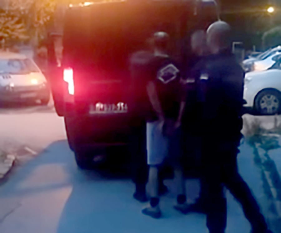 Krvnik sa Grbavice! Ubio Ruskinju, pa mirno ušao u policijsku maricu (VIDEO)